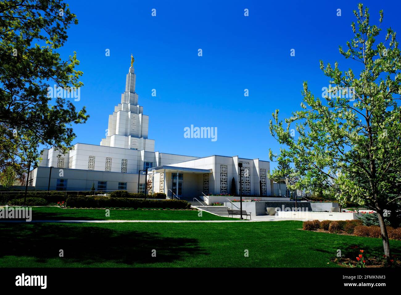 Idaho Falls LDS Mormon Latter Day Saint Temple mit Blau Sky Religion Religiöse Anbetung Stockfoto Idaho Falls LDS Mormon Latter Day Saint Temple mit Blau Sky Religion Religiöse Anbetung Stockfoto