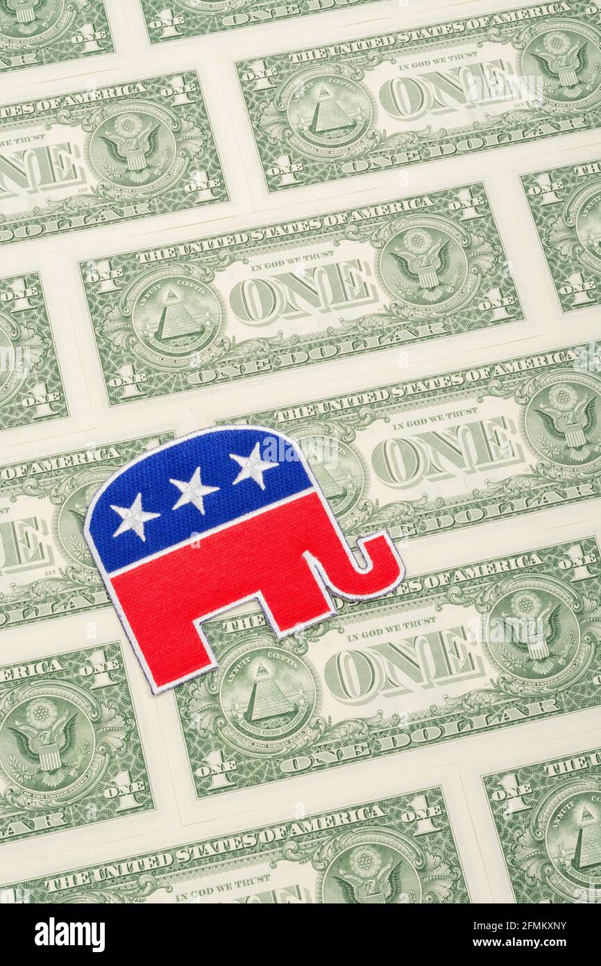 GOP Republican Elephant Logo Patch Abzeichen mit US $1 Dollar Banknoten. Für US-politisches Fundraising & republikanische Wahlkampffonds, kleine Dollar-Spender. Stockfoto