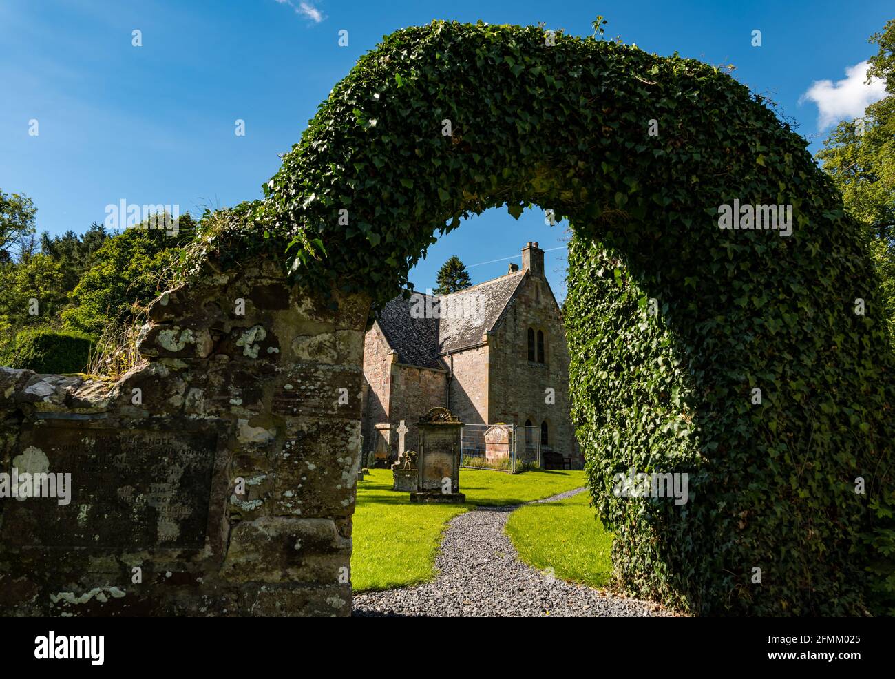 Kleine hübsche Landkirche und alter Friedhof, Humbie Pfarrkirche, East Lothian, Schottland, Großbritannien Stockfoto