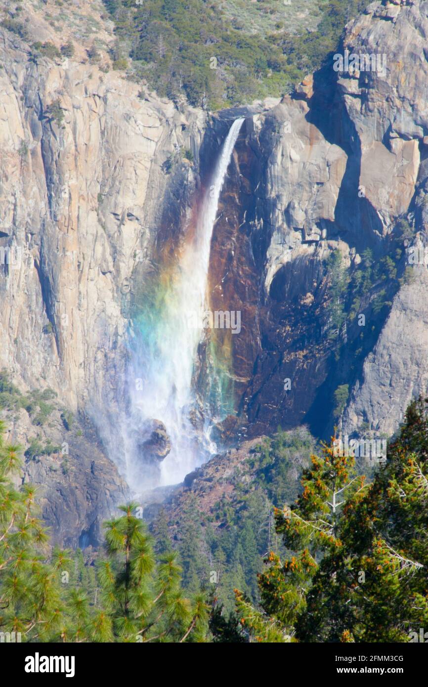 Bridal Veil Falls von Yosemite mit einem Regenbogen Stockfoto