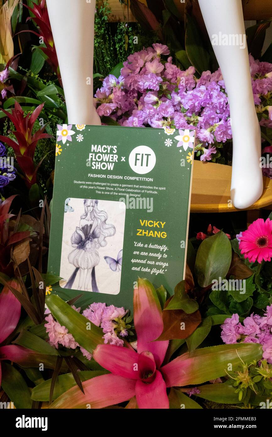 Macy's Annual Flower Show mit dem Thema „Floral-Festigung der Stärke“, Herald Square, NYC, USA, Mai 2021 Stockfoto