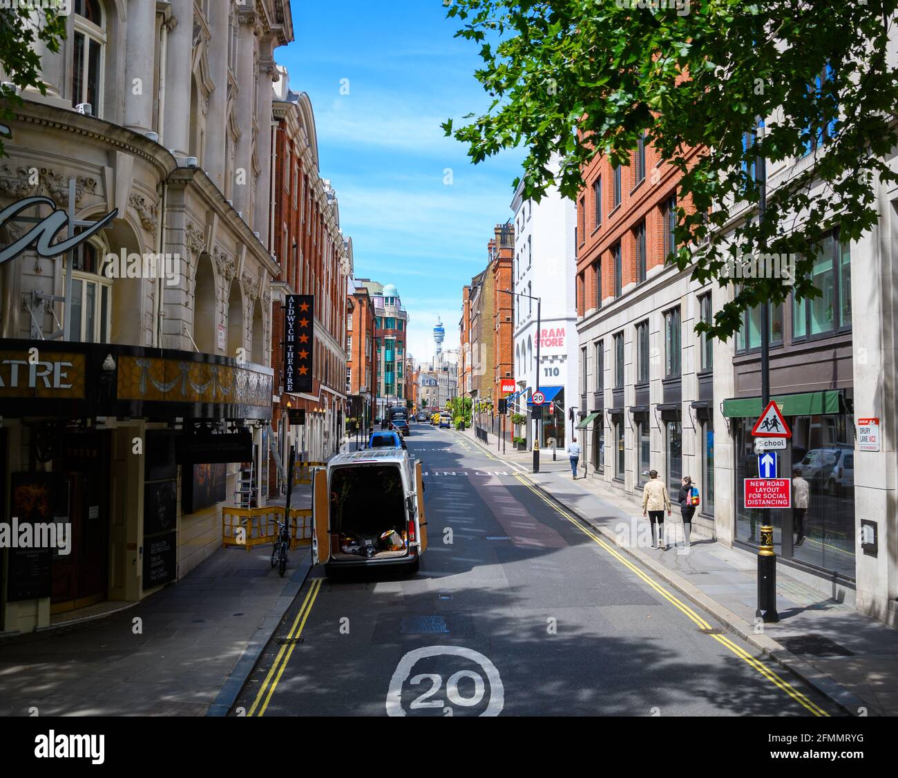 London, Großbritannien - 30 2020. Juli: Der Blick entlang der Drury Lane vom Aldwych Circus Stockfoto