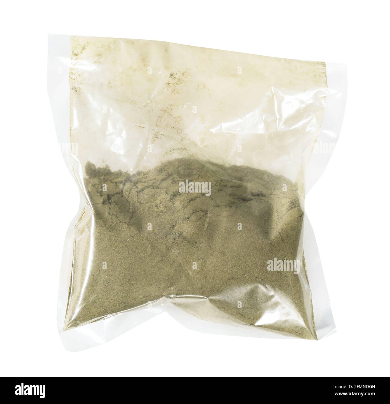 Pulver aus Stevia rebaudiana Kraut (natürlicher Zuckerersatz) In durchsichtigem Plastikbeutel Ausschnitt auf weißem Hintergrund Stockfoto