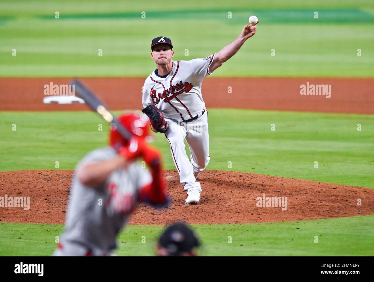 08. Mai 2021: Atlanta Braves Pitcher Grant Dayton liefert während des siebten Innings eines MLB-Spiels gegen die Philadelphia Phillies im Truist Park in Atlanta, GA, einen Pitch aus. Die Braves haben in zusätzlichen Innings gewonnen. Austin McAfee/CSM Stockfoto