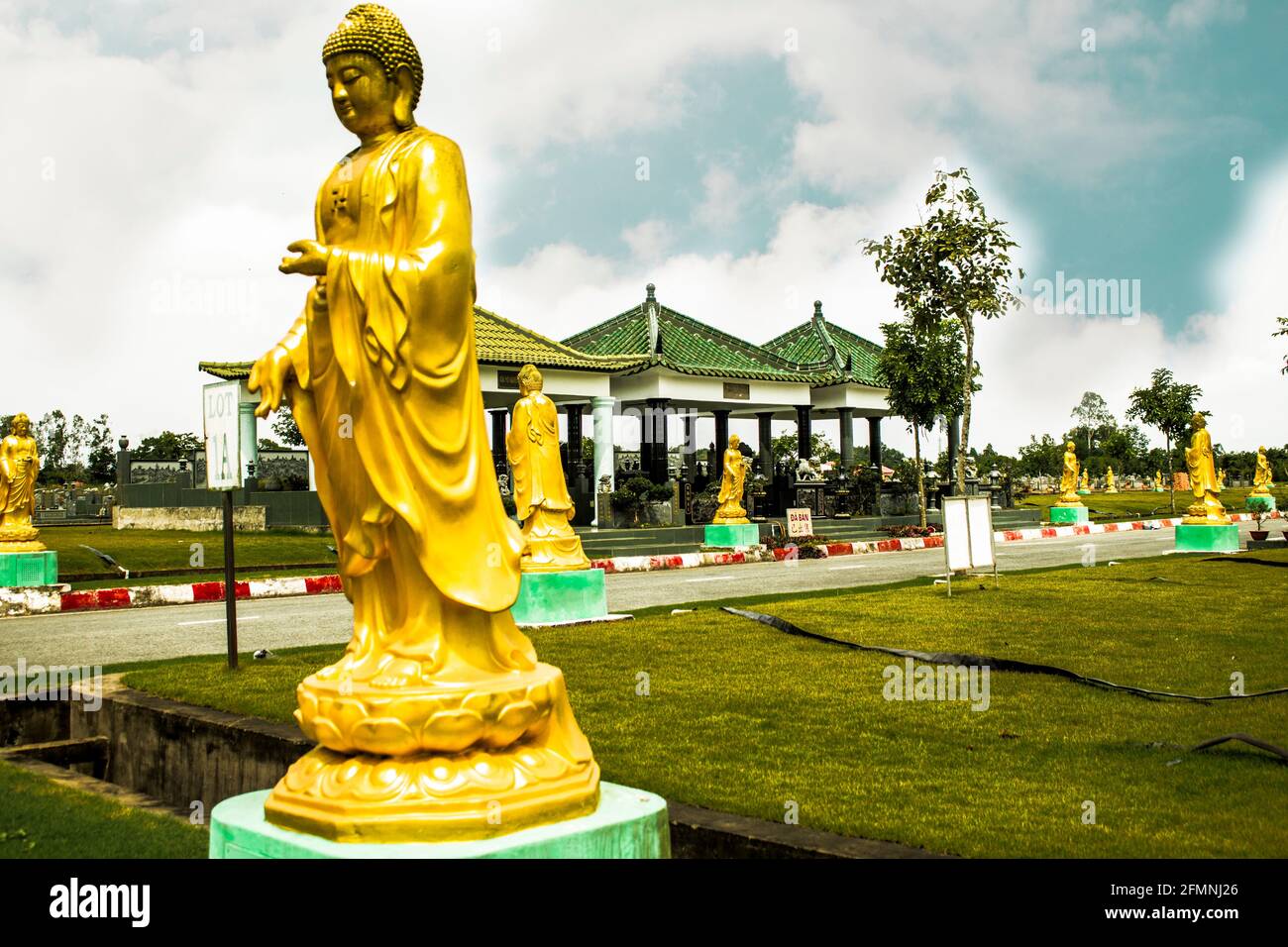 Friedhof Haugiang : Sontrang Tien canh in Tam vu der Provinz Hau giang. Stockfoto