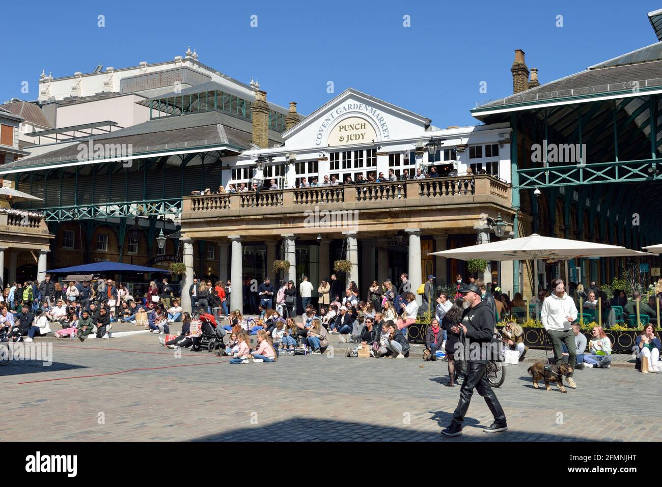 Punch & Judy Terrasse mit Blick auf Covent Garden piazza, Henrietta Street, West End, London, Großbritannien Stockfoto
