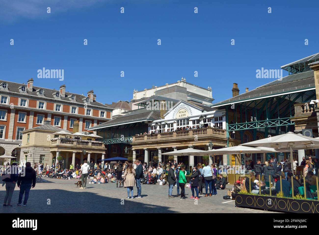 Punch & Judy und Covent Garden piazza, Covent Garden Market, Henrietta Street, West End, London, Vereinigtes Königreich Stockfoto