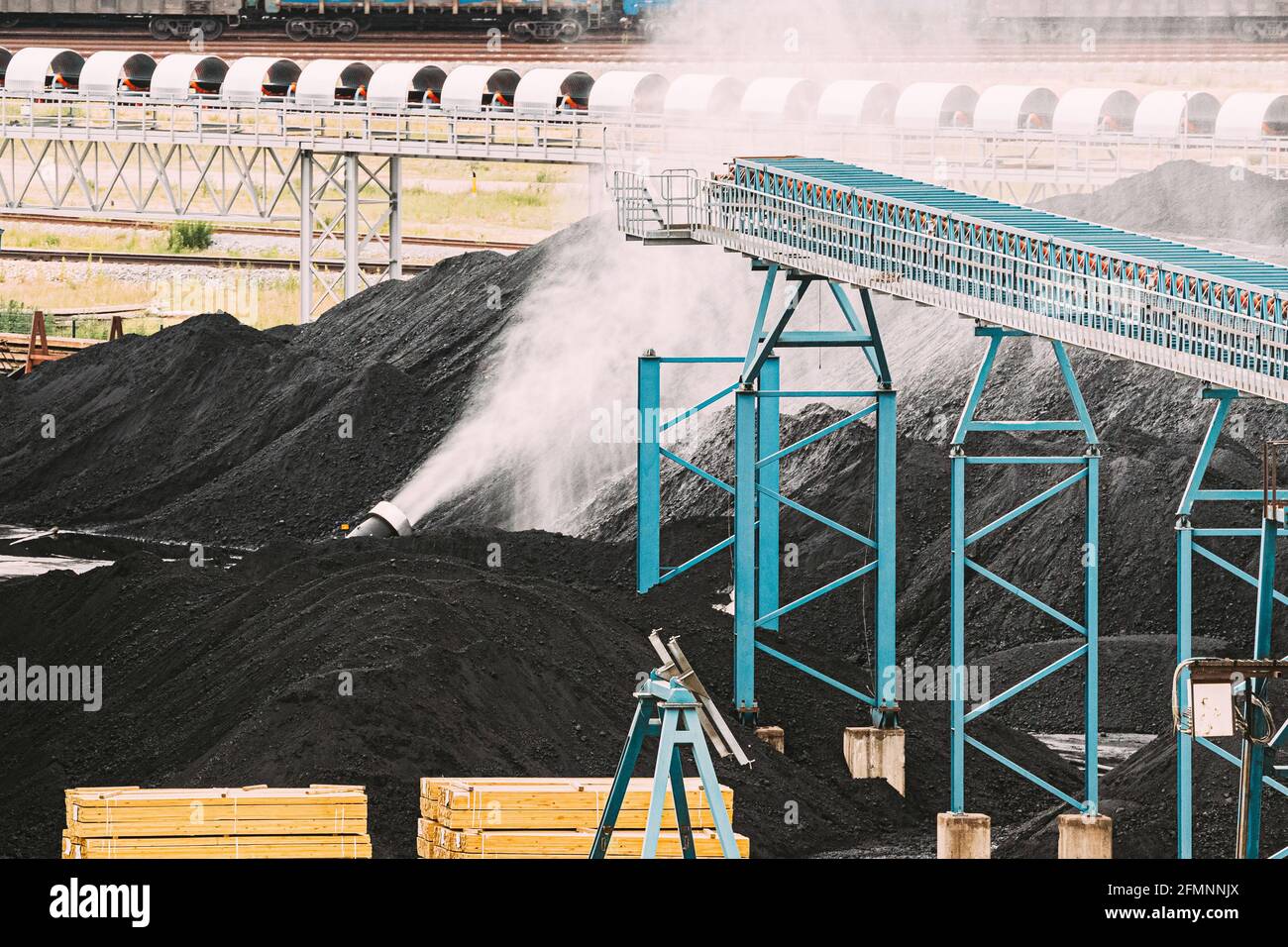 Kohleproduktion In Der Nähe Des Bahnhofs Stockfoto