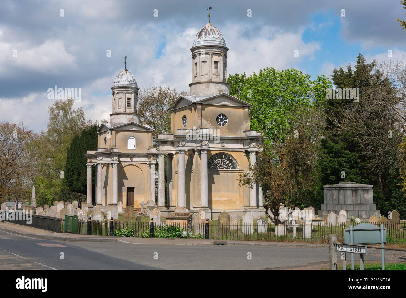 Mistley Towers, Ansicht der zwei von Robert Adam entworfenen Türme aus dem Jahr 1776, ehemals Teil einer großen Kirche, Mistley, Essex, England, Großbritannien Stockfoto