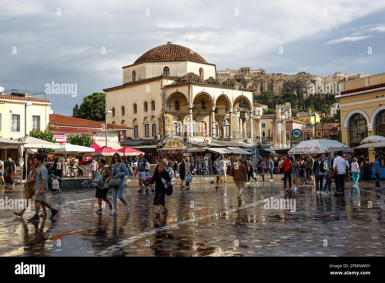Athen, Griechenland - 07. Mai 2018. Monastiraki Platz nach dem Regen Stockfoto