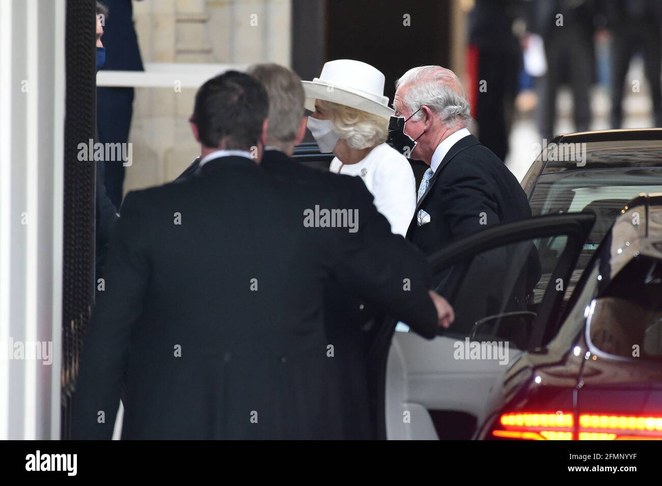 Westminster London, Großbritannien. Mai 2021. Prinz Charles und Camilla Herzogin von Cornwall kommen in Westminster an, wo Königin Elizabeth II. Die Rede der Königin im Oberhaus halten wird, um die Eröffnung des Parlaments durch den Staat zu markieren. Quelle: MARTIN DALTON/Alamy Live News Stockfoto