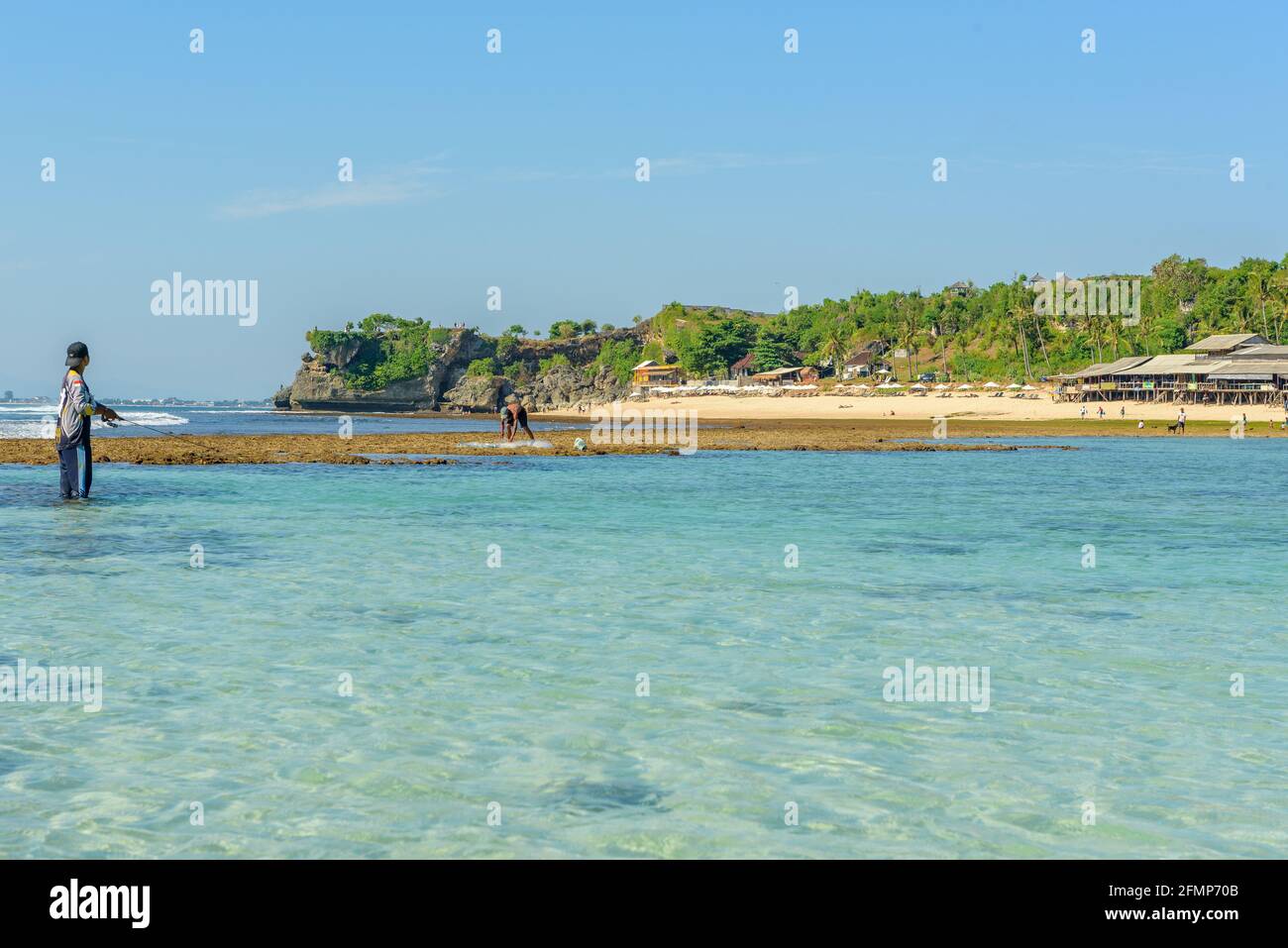 BALAGUERE, INDONESIEN - 10. Mai 2021: Balangan Beach, Bali, Indonesien : 2018. april 29 : Fischer am Strand von Balangan Beach, Bali, Indonesien Stockfoto