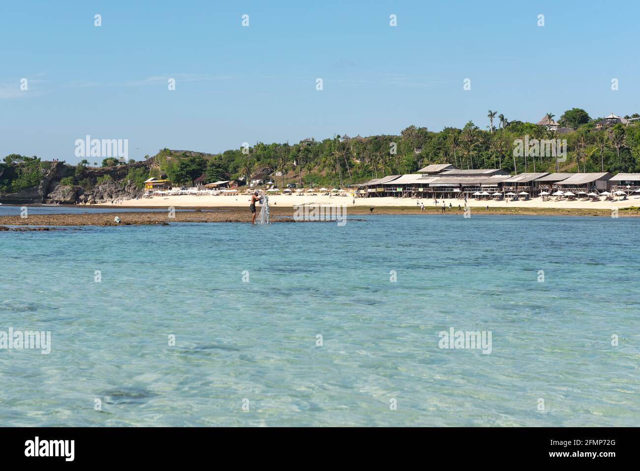 BALAGUERE, INDONESIEN - 10. Mai 2021: Balangan Beach, Bali, Indonesien : 2018. april 29 : Fischer am Strand von Balangan Beach, Bali, Indonesien Stockfoto