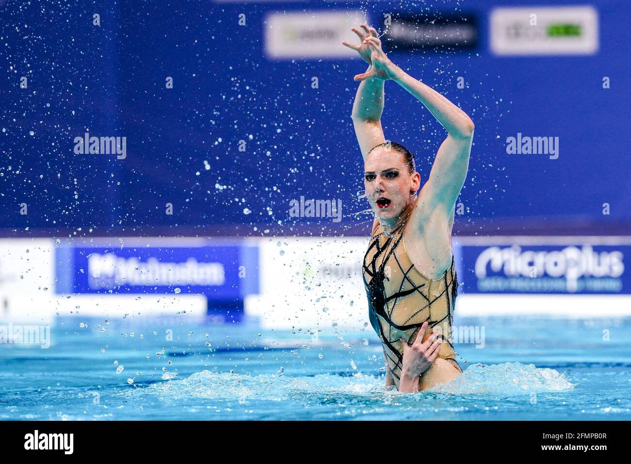 BUDAPEST, UNGARN - 11. MAI: Svetlana Kolesnichenko aus Russland und Svetlana Romashina aus Russland treten beim Duet Free Preliminary während der LEN European Aquatics Championships Artistic Swimming in der Duna Arena am 11. Mai 2021 in Budapest, Ungarn an (Foto von Andre Weening/Orange Picics) Credit: Orange Pics BV/Alamy Live News Stockfoto