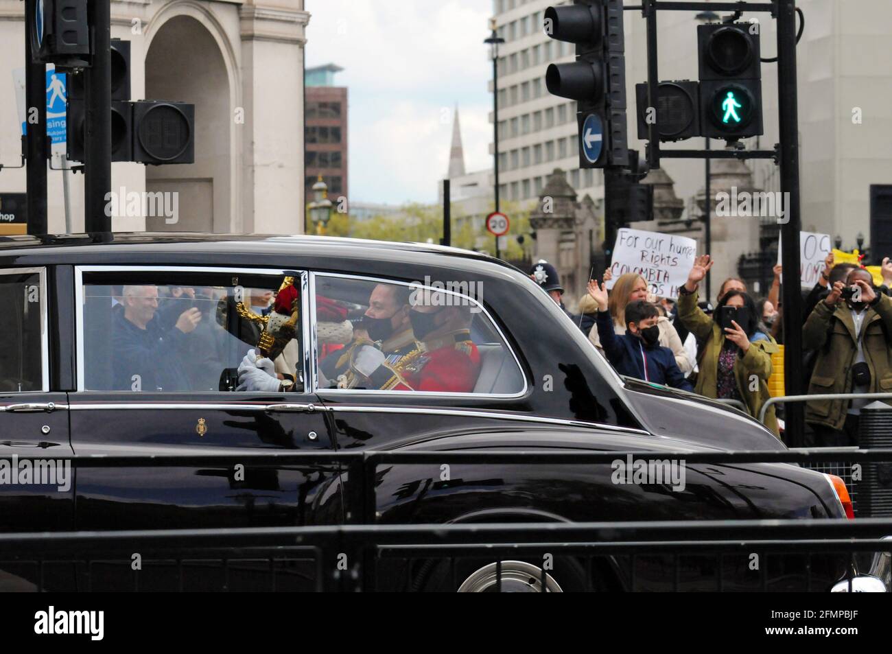 London, Großbritannien, 11. Mai 2021 das Zepter in seinem eigenen Auto in den Houses of Parliament. Kleine Menschenmengen und große Sicherheit für die Rede der Königin. Kredit: JOHNNY ARMSTEAD/Alamy Live Nachrichten Stockfoto