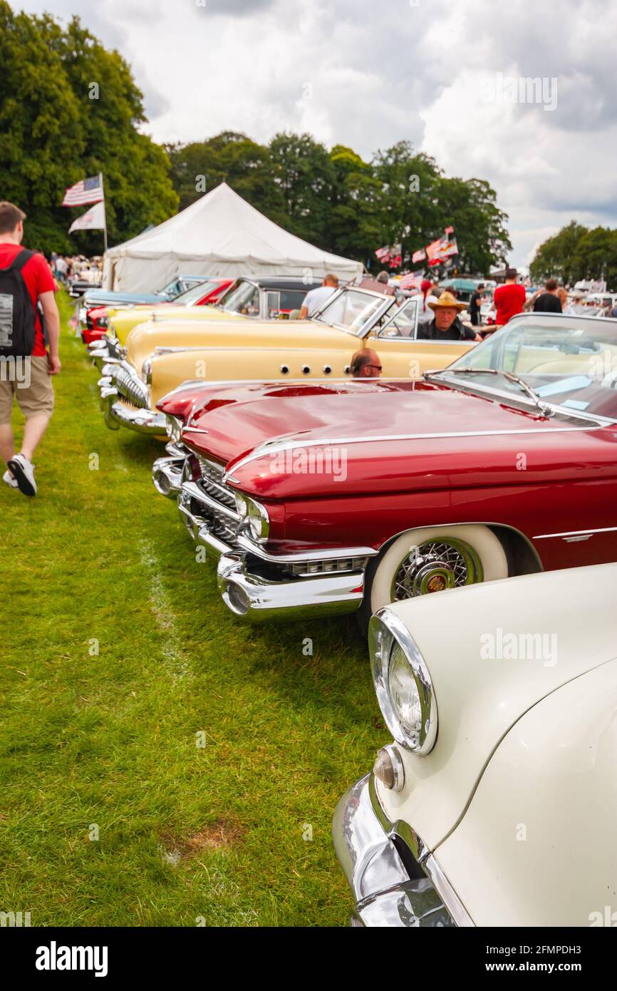 Klassisches Cadillac Coupé de ville aus den 1950er Jahren bei Stars & Stripes American Classic Car Show Stockfoto