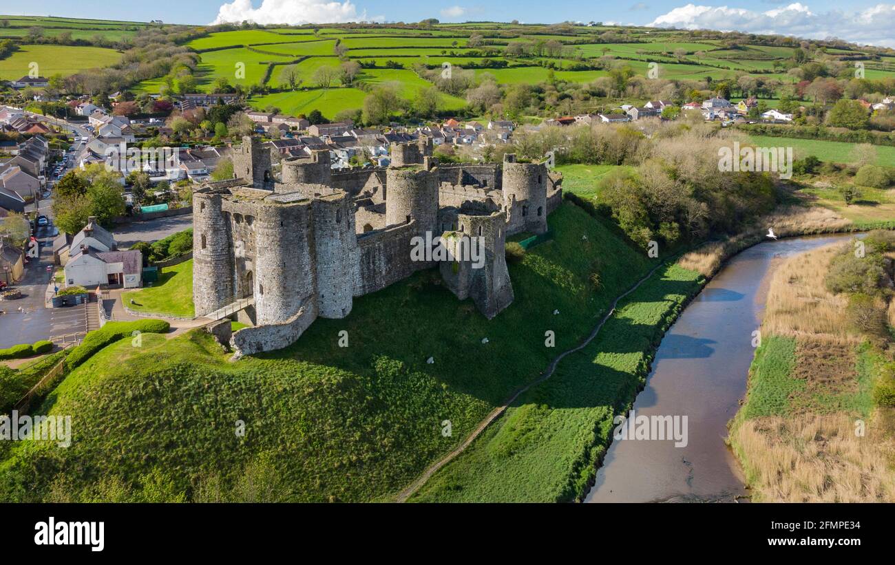 Luftaufnahme von Kidwelly Castle, Carmarthenshire Stockfoto