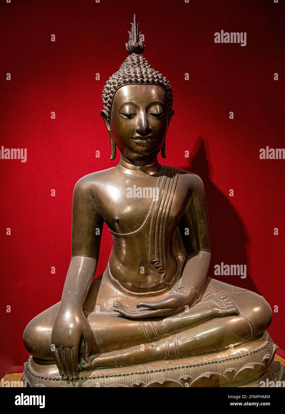 Buddha-Statue in ruhiger Ruhepose. Shakyamuni Buddha ist ein spiritueller Lehrer, eine der drei Weltreligionen. Siddhartha Gautama Siddhattha Gotama Stockfoto