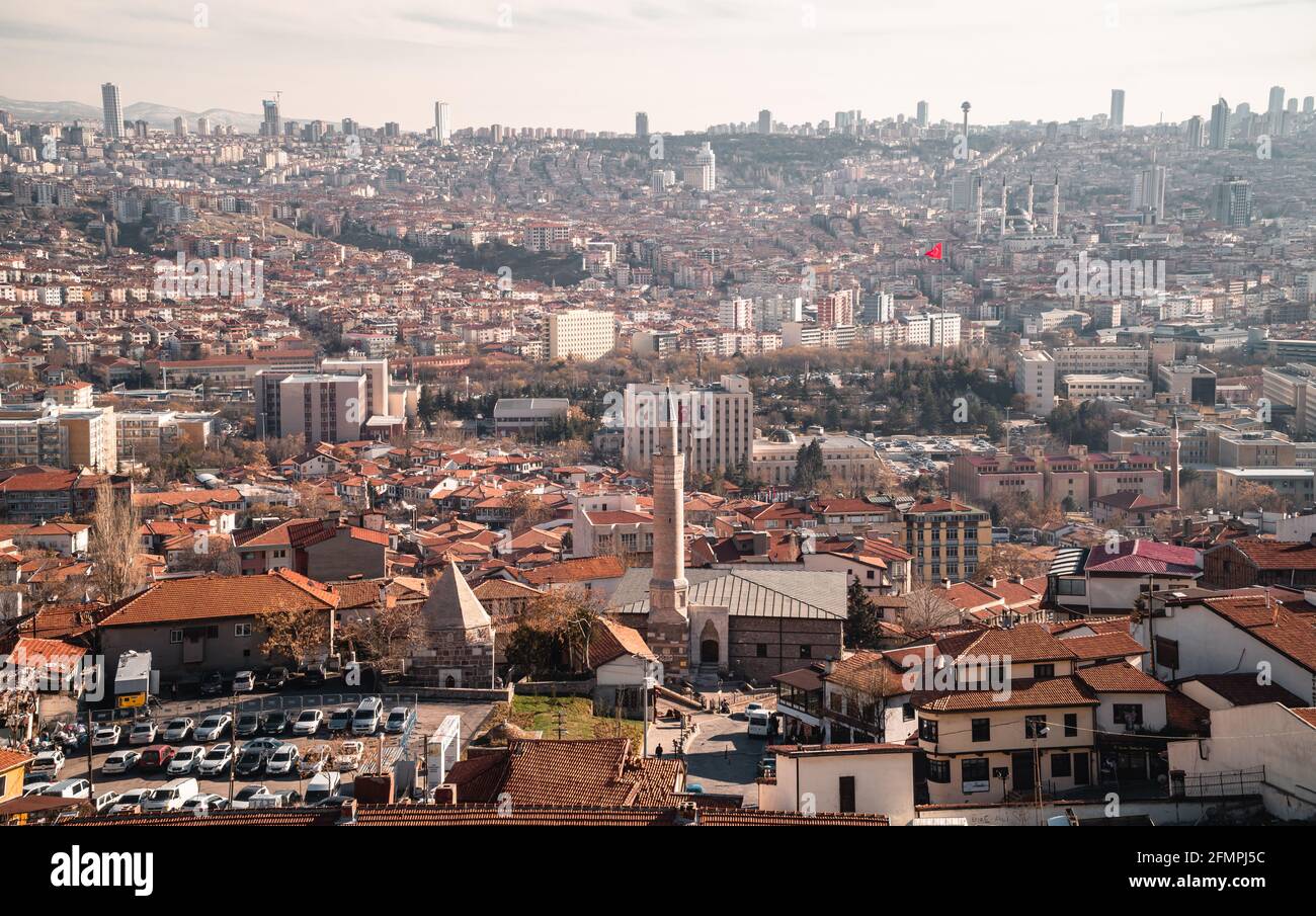 Luftpanorama des Stadtbildes von Ankara, Türkei vom Schloss Ankara aus gesehen Stockfoto