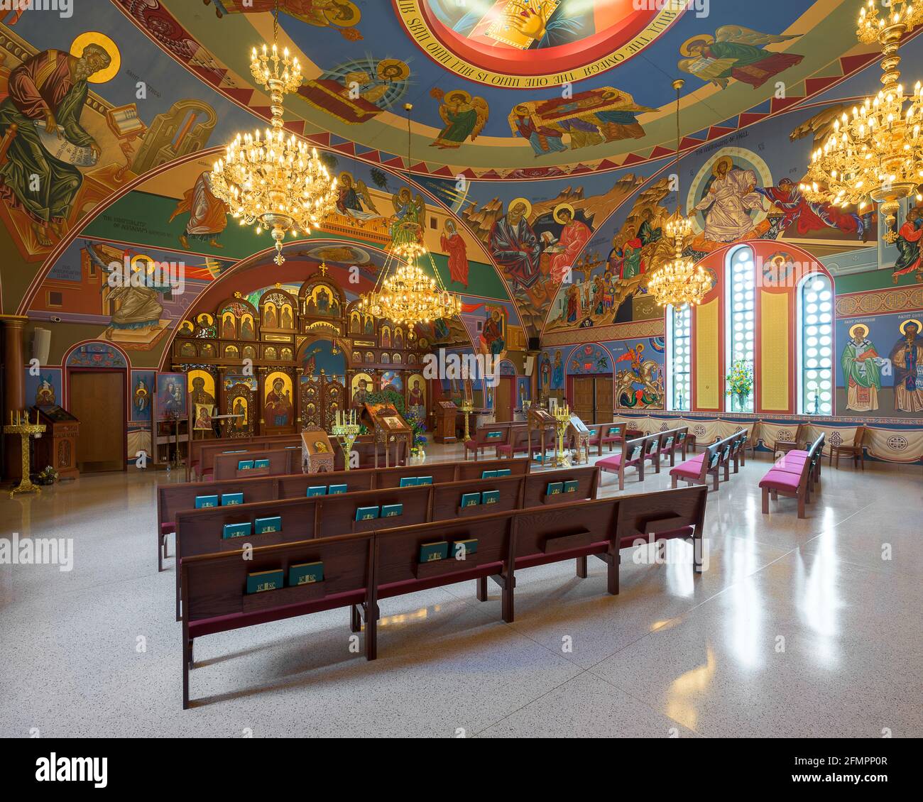 Das Innere der farbenfrohen byzantinischen Kirche Annunciation in Homer Glen, Illinois Stockfoto