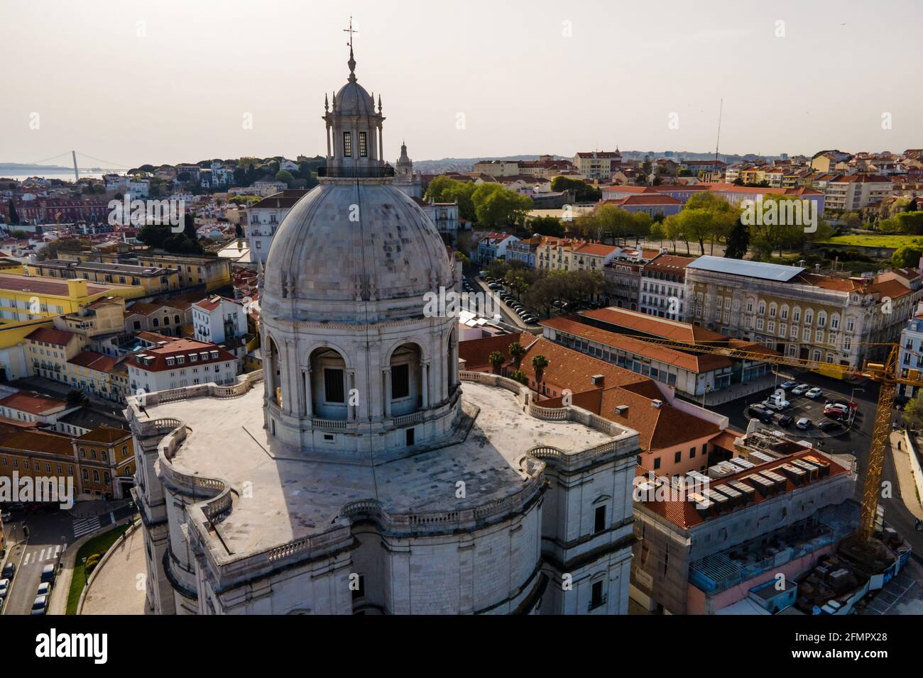 Luftaufnahme von Panteao Nacional, das Nationale Pantheon ist eine Berühmtheitsgräber in einer Kirche aus dem 17. Jahrhundert, Lissabon, Portugal. Stockfoto