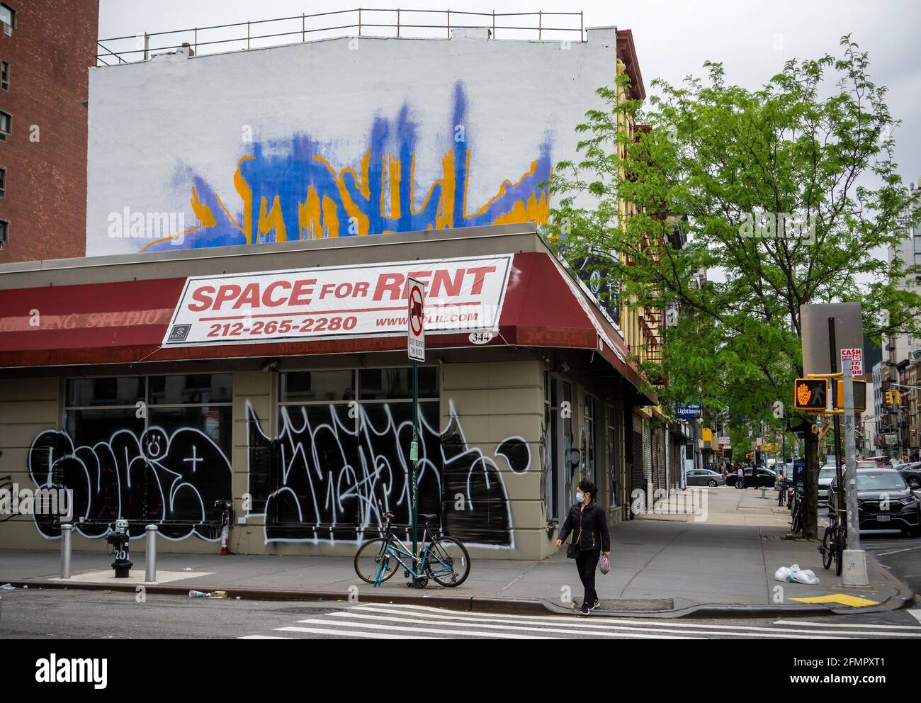 Am Samstag, den 8. Mai 2021, wurde die Ladenfront in der Bowery in New York geschlossen. (© Richard B. Levine) Stockfoto