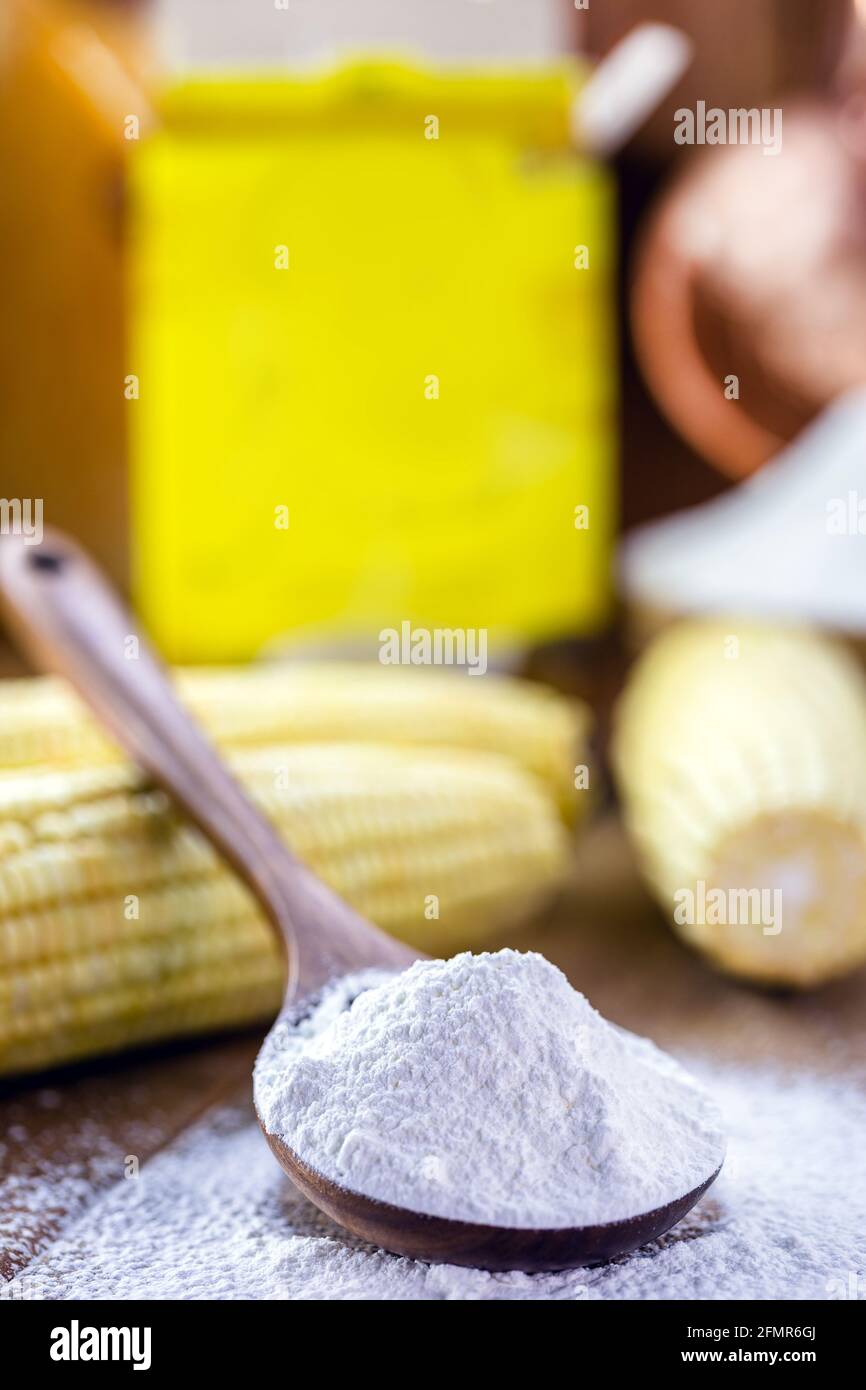Maisstärke ist das Maismehl, das beim Kochen zur Zubereitung von Cremes als Verdickungsmittel verwendet wird Stockfoto