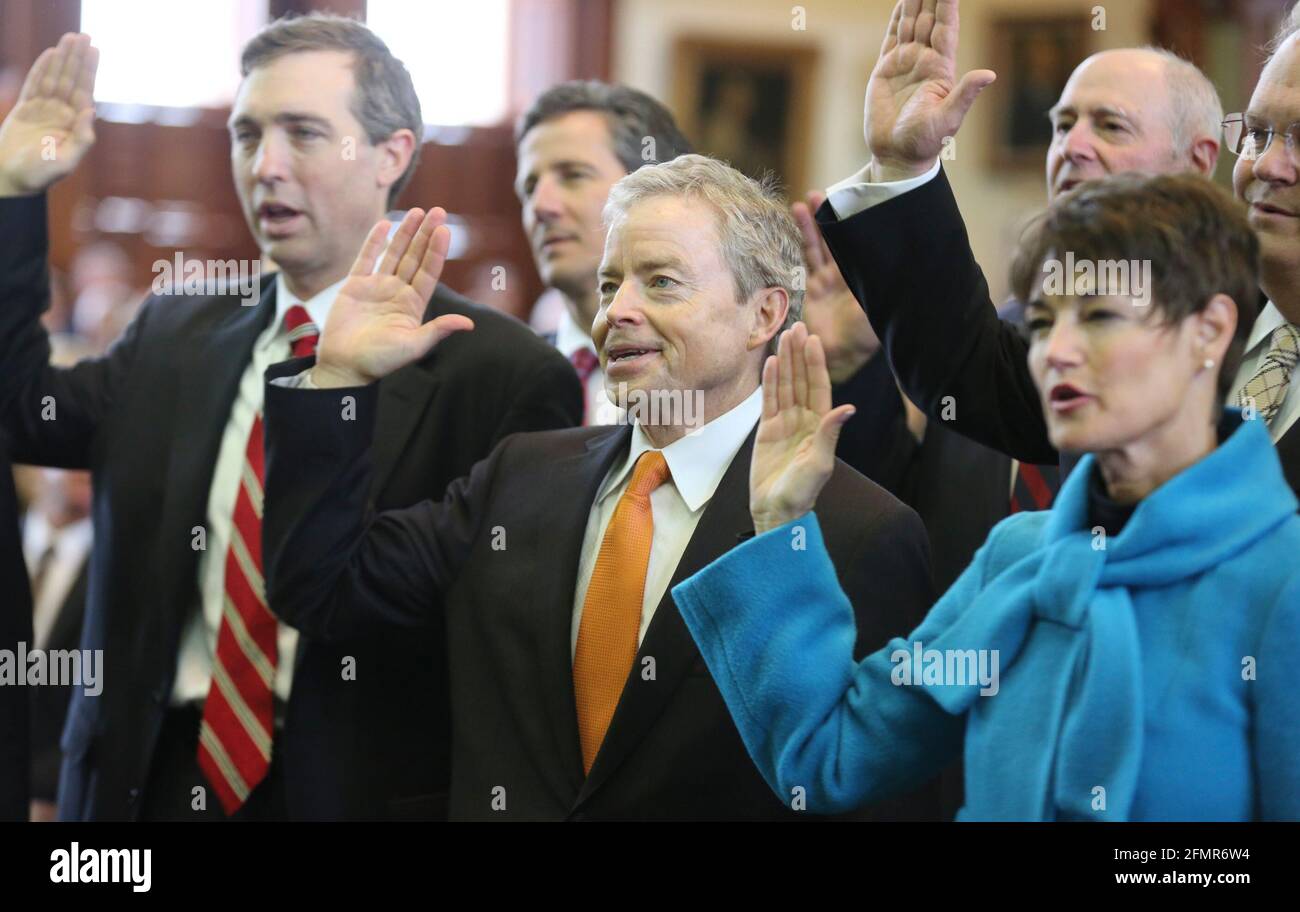 Der texanische Senator Don Huffines wird am 13. Januar 2015 im Senat von Texas vereidigt. Huffines diente bis 2020. Im Mai 2021 kündigte er seine Kandidatur für den Gouverneur von Texas an; er wird die Regierung herausfordern. Greg Abbott im republikanischen Primary 2022. ©Bob Daemmrich Stockfoto