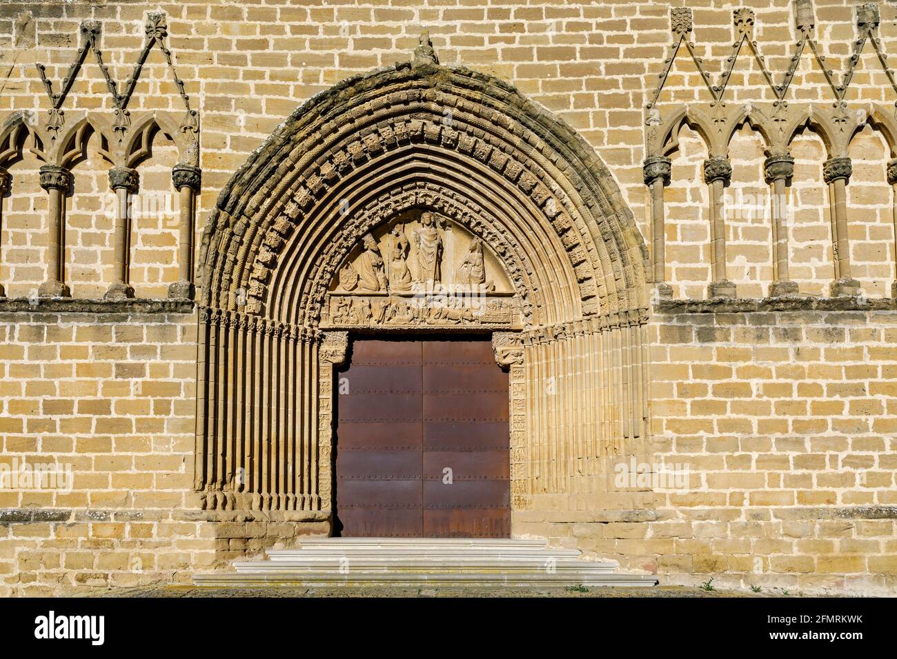 San Pedro Kirche aus der Festung, in Artajona Navarra Spanien, Veranda Detail Stockfoto