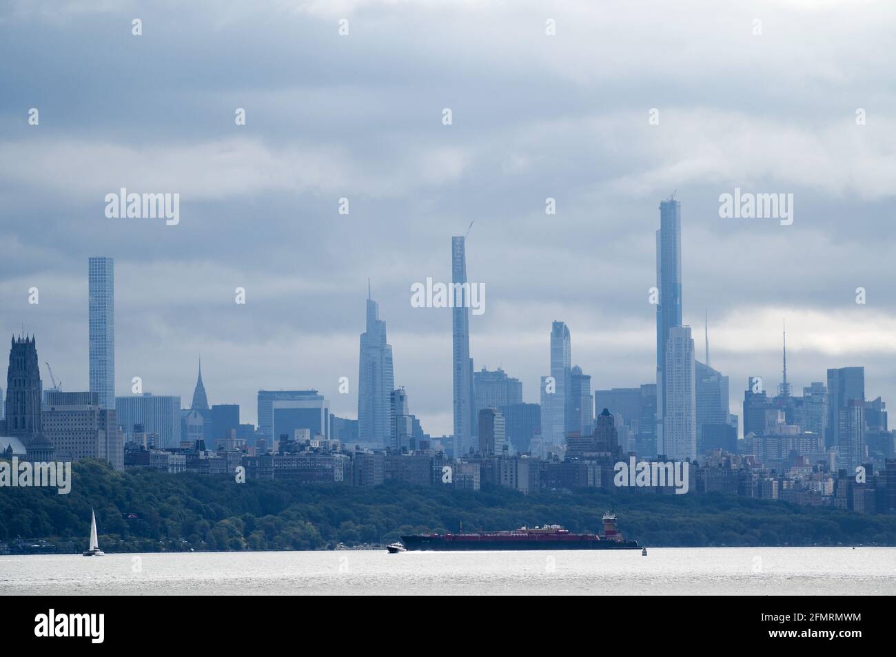 Uptown und Midtown Manhattan an einem bewölkten Tag Stockfoto