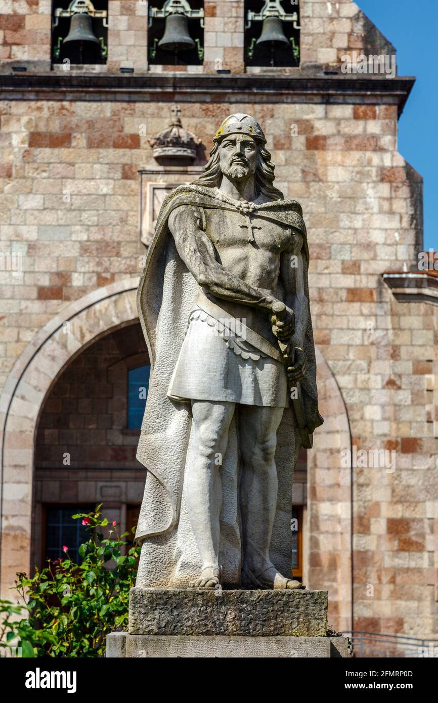 Statue von Don Pelayo, Sieger der Schlacht bei Covadonga und erster König von Asturien Stockfoto
