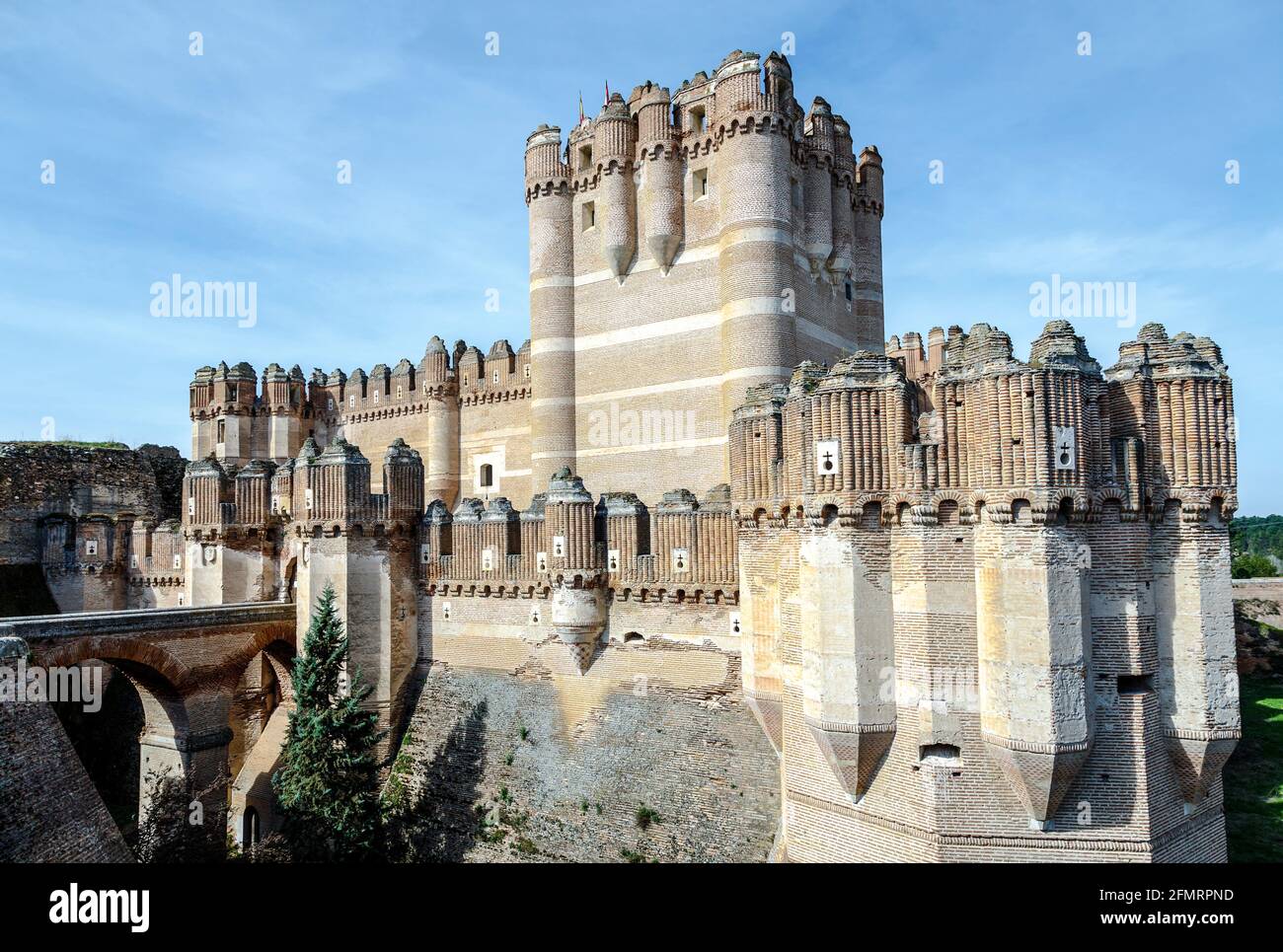 Coca-Burg (Castillo de Coca) ist eine Festung, die im 15. Jahrhundert erbaut und befindet sich in Coca, in der Provinz Segovia, Castilla y Leon, Spanien. Stockfoto