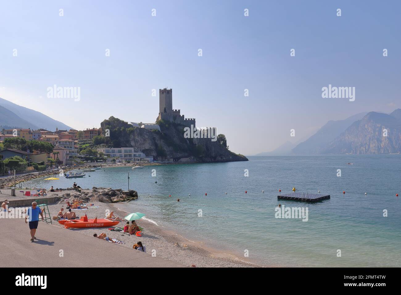 ITALIEN, VENETIEN, VERONA, MALCESINE - 16. SEPTEMBER 2019: Castello Scaligero in Malcesine am Ufer des Gardasees Stockfoto