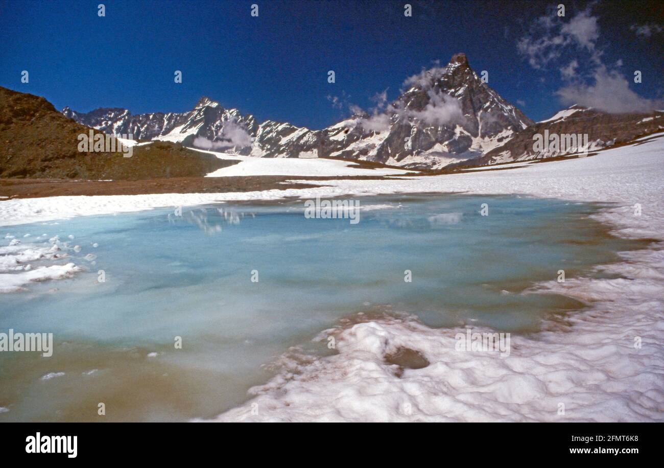 Lago effimero al colle delle Cime Bianche con il Cervino sullo-Sfondo Stockfoto