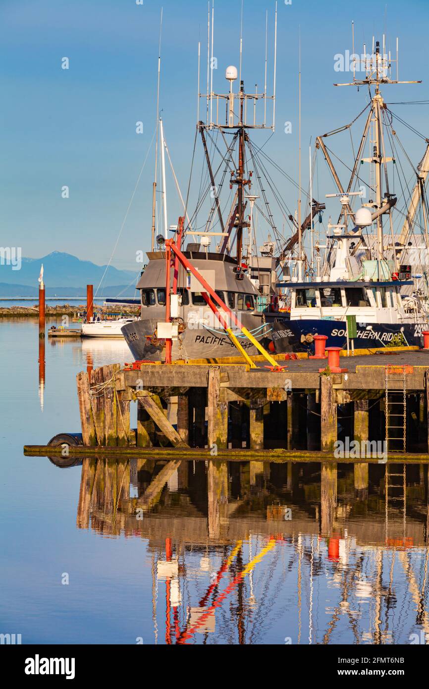 Kommerzielle Fischereifahrzeuge liessen sich an einem Dock in Steveston British anlegen Columbia Kanada Stockfoto