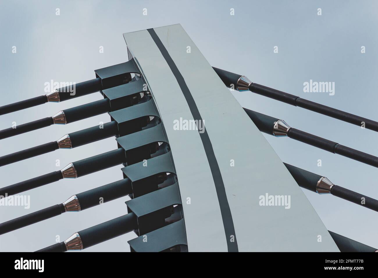 Oberer Teil der Brücke von unten gesehen Stockfoto