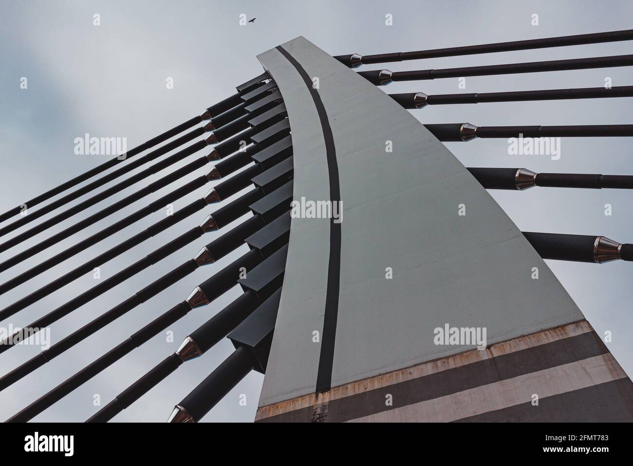 Oberer Teil der Brücke von unten gesehen Stockfoto