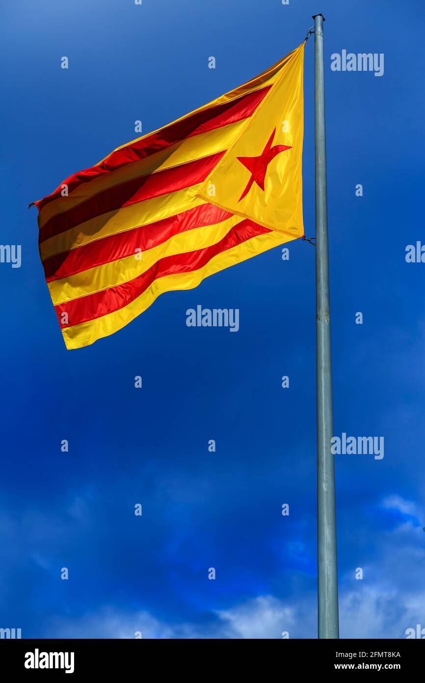 Große katalanische Unabhängigkeitsflagge (Estelada) Vic, Katalonien Stockfoto
