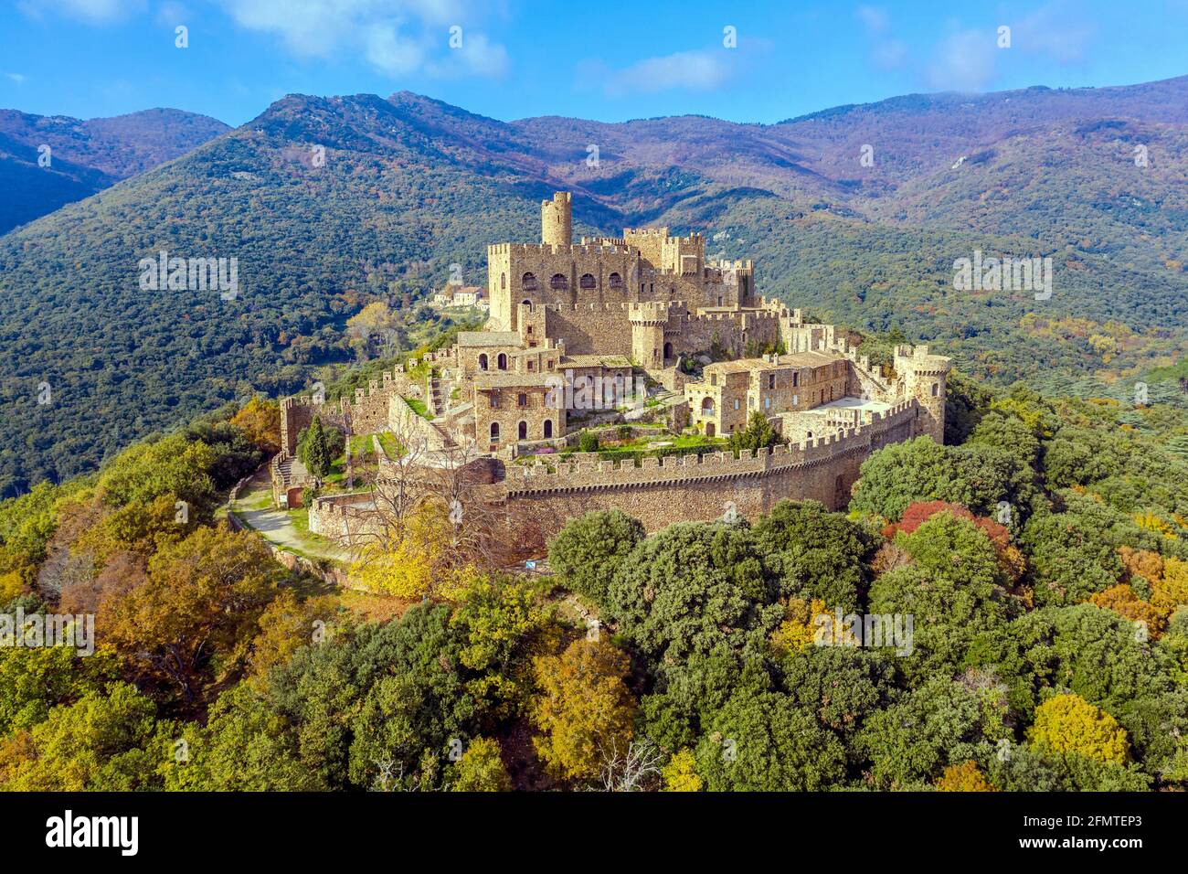 Burg Requesens Gipfel Neulos Albera Massiv Girona Spanien. Stockfoto