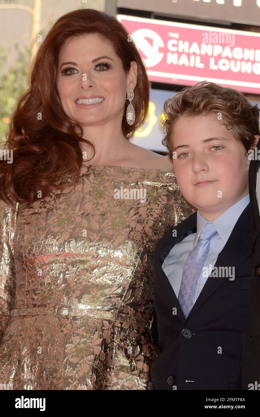 LOS ANGELES - OCT 6: Debra Messing, Roman Walker Zelman bei der Debra  Messing Star Ceremony auf dem Hollywood Walk of Fame am 6. Oktober 2017 in  Los Angeles, CA Stockfotografie - Alamy