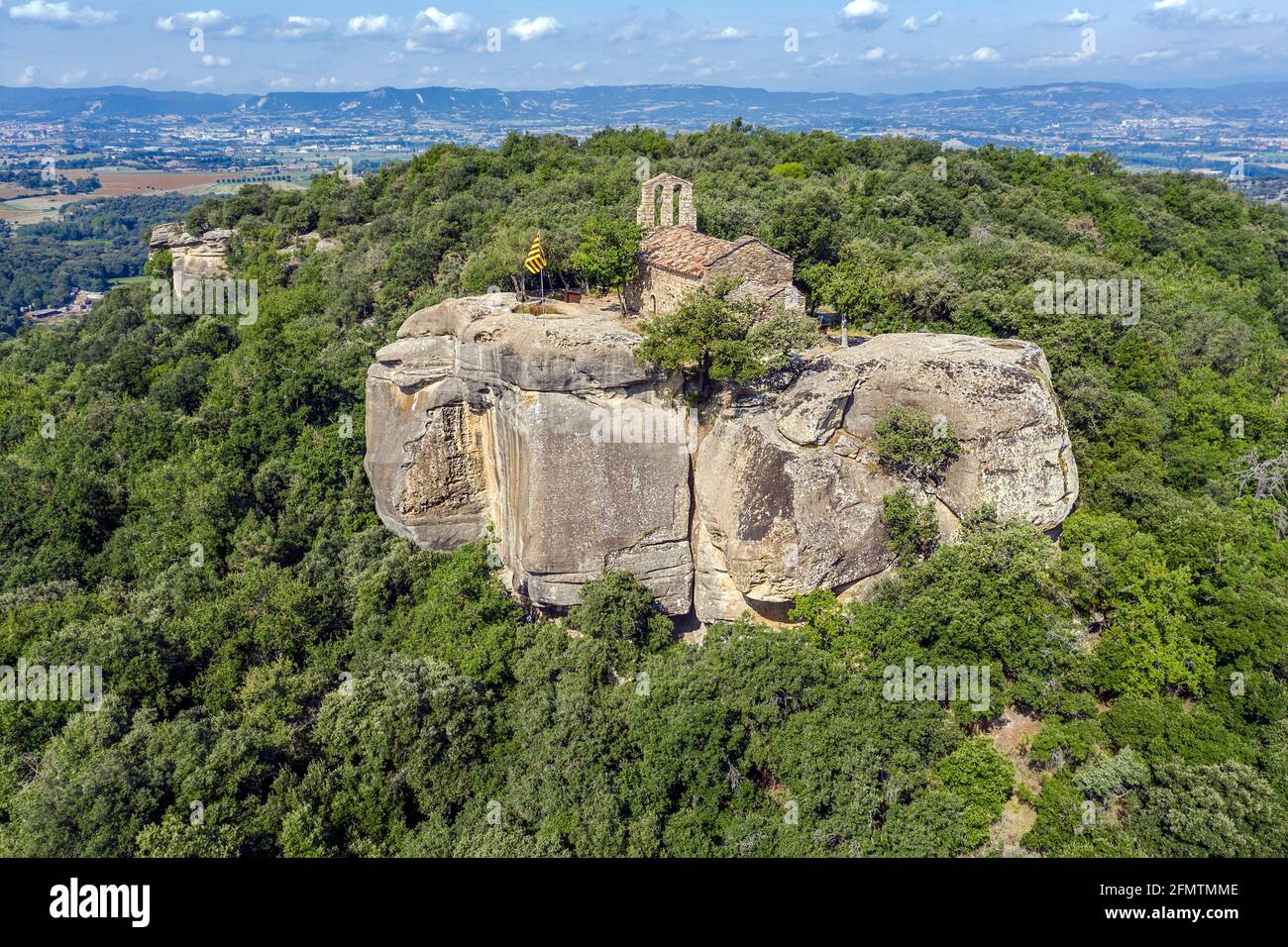 Sant Feliu de Savassona ist eine romanische Kirche in Tavernoles (Osona), die im Inventar des architektonischen Erbes Kataloniens enthalten ist. Spanien Stockfoto