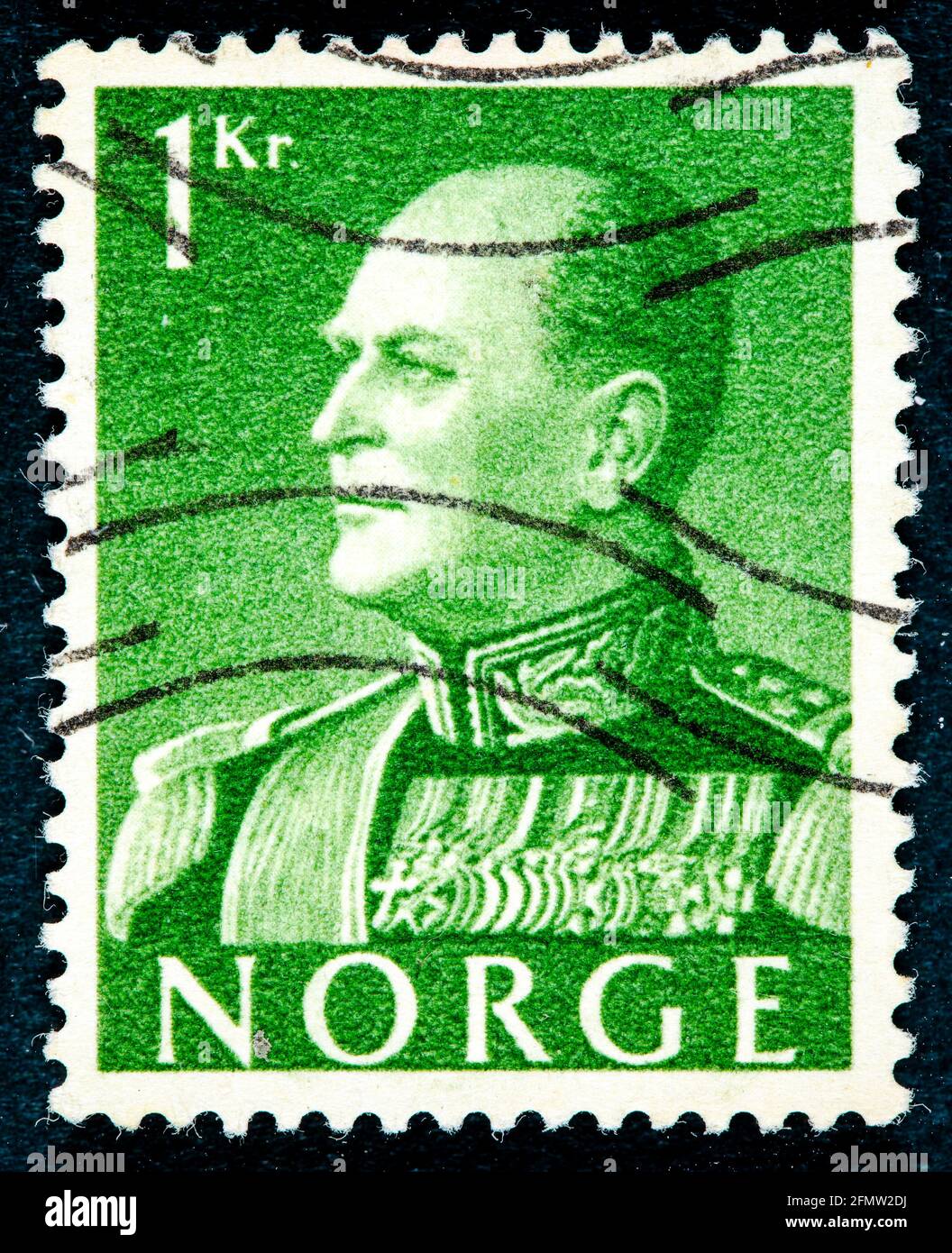 NORWEGEN - UM 1959: Eine in Norwegen gedruckte Briefmarke zeigt König Olav V., um 1959 Stockfoto