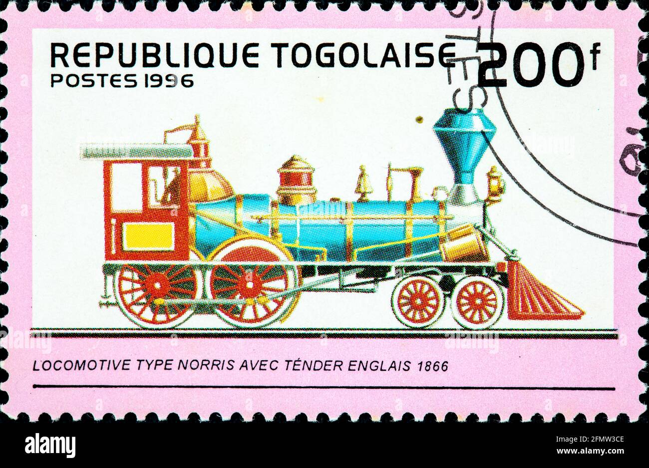 TOGO - UM 1996: Eine in Togo gedruckte Marke zeigt eine alte Lokomotive vom Typ Norris aus dem Jahre 1866, um 1996. Stockfoto