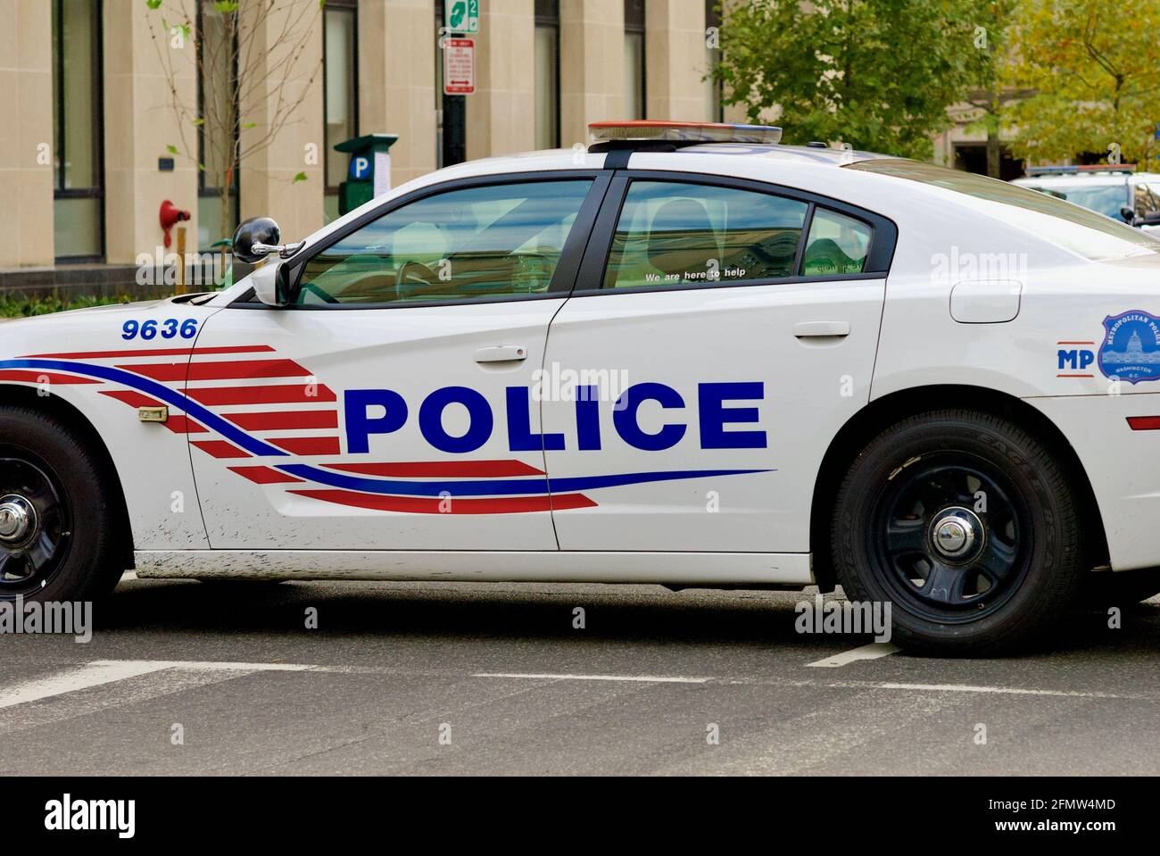 Washington, D.C., USA - 3. November 2020: Ein Kreuzer der Metropolitan Police Department blockiert am Wahltag die 16th Street NW in der Nähe des Weißen Hauses. Stockfoto