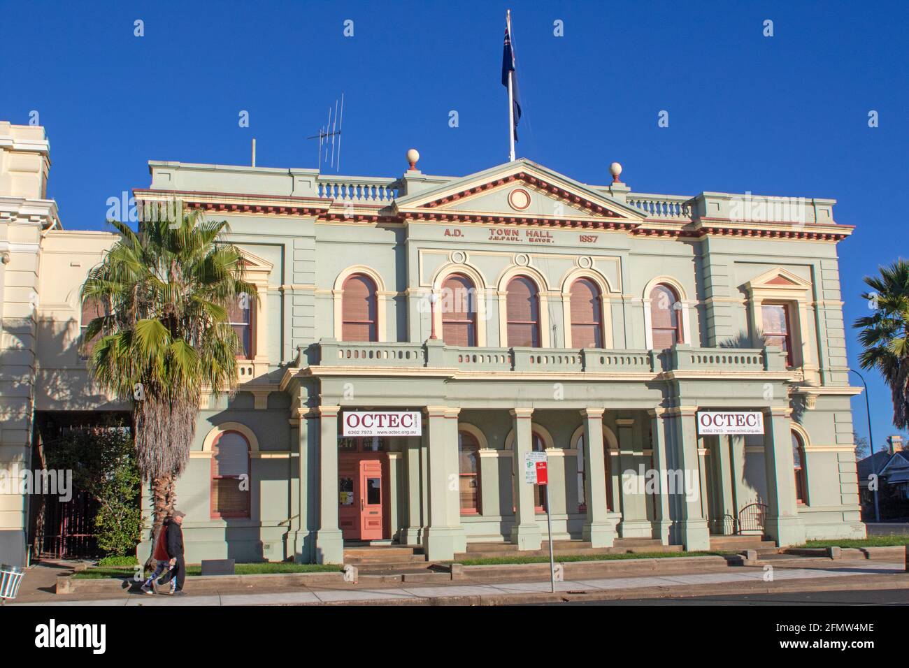 Ehemaliges Rathaus in Orange Stockfoto