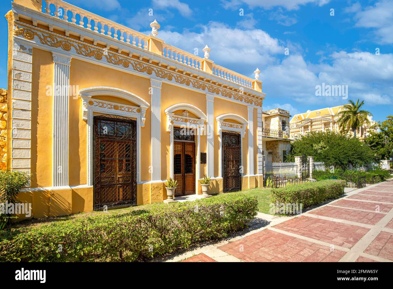 Central Avenue Paseo de Montejo in Merida mit lokalen Museen, Restaurants, Sehenswürdigkeiten und Sehenswürdigkeiten. Stockfoto