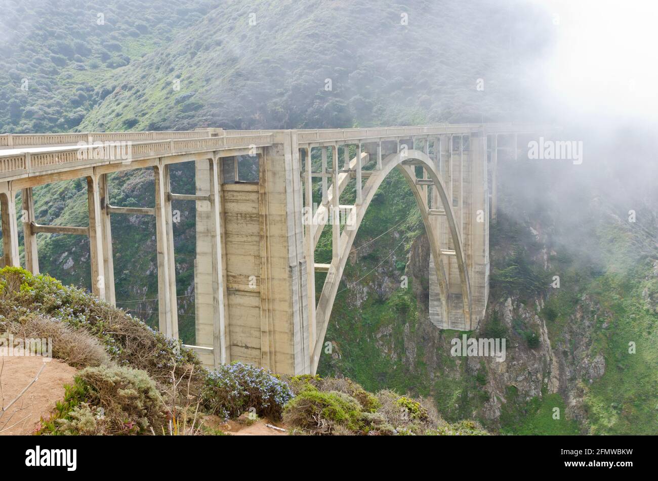 Bixby Bridge entlang der Fahrt auf dem Scenic Highway 1 Die Küste von Kalifornien Stockfoto