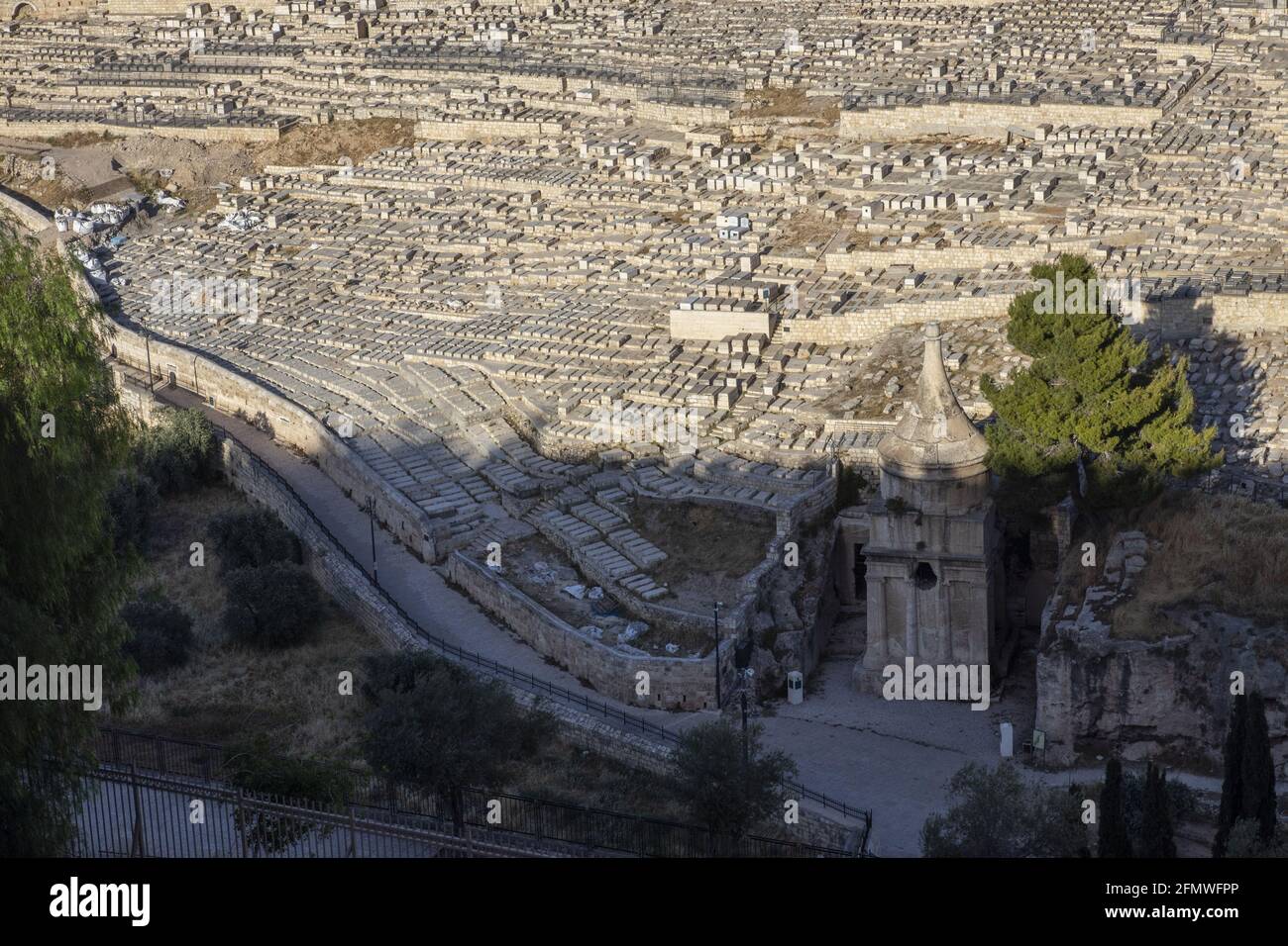 Der Ölberg ist ein Bergrücken östlich und angrenzend an die Altstadt Jerusalems und nach den Olivenhainen benannt, die einst seine Hänge bedeckten. Stockfoto