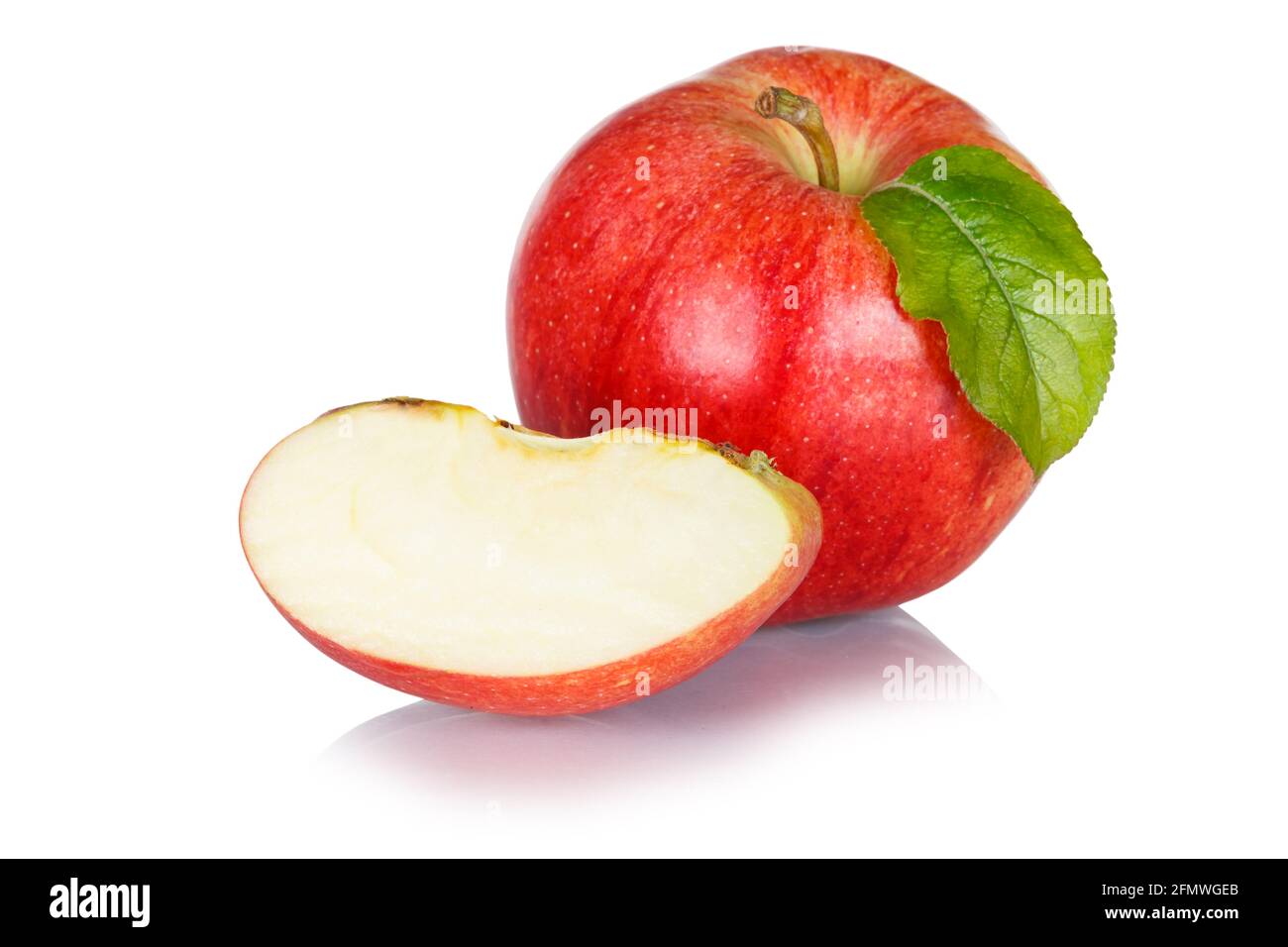 Äpfel Früchte rote Apfelfrucht mit Blatt isoliert auf einem Lebensmittel mit weißem Hintergrund Stockfoto