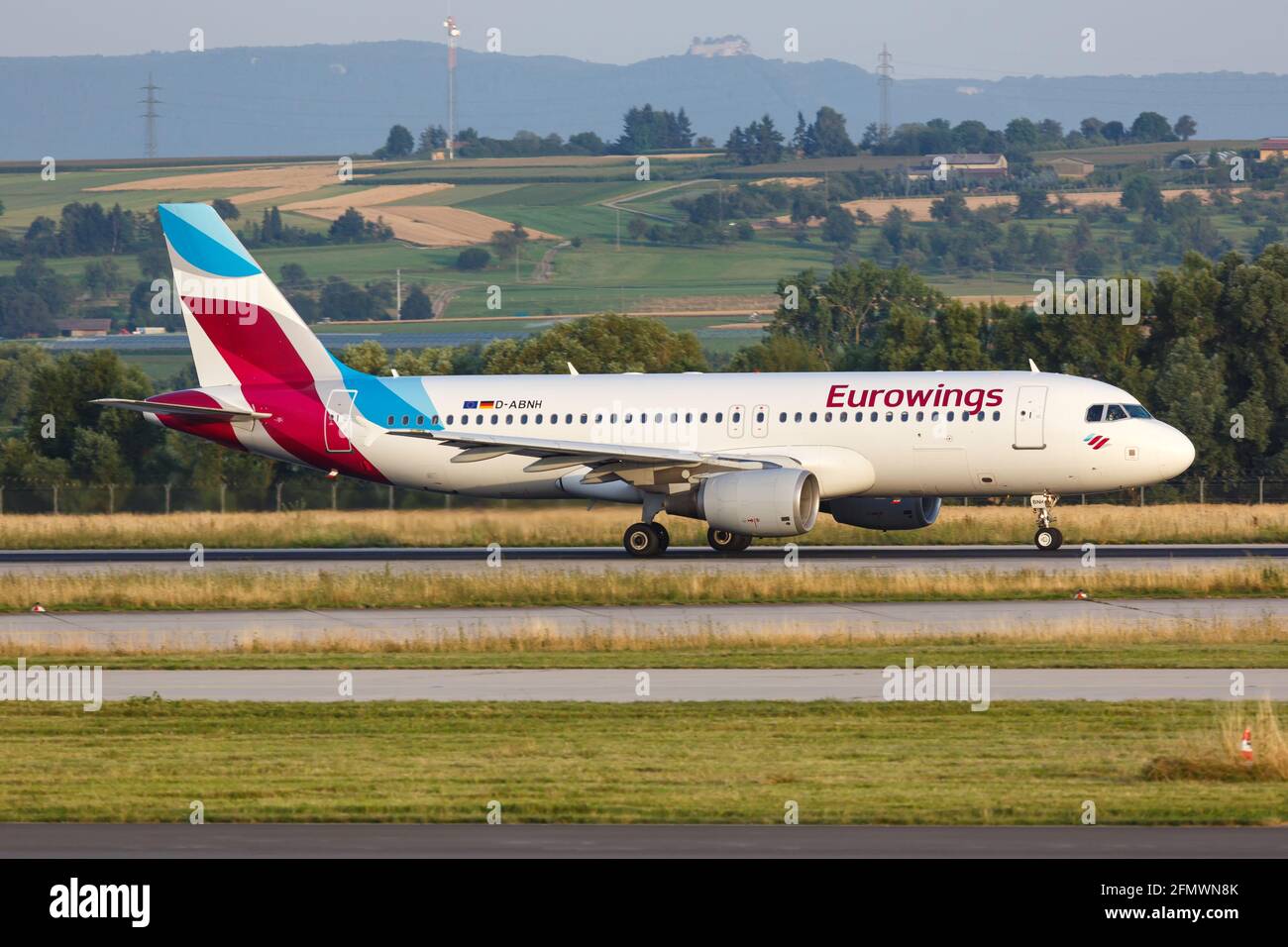 Stuttgart, Deutschland – 19. Juli 2017: Eurowings Airbus A320 am Flughafen Stuttgart (STR) in Deutschland. Stockfoto